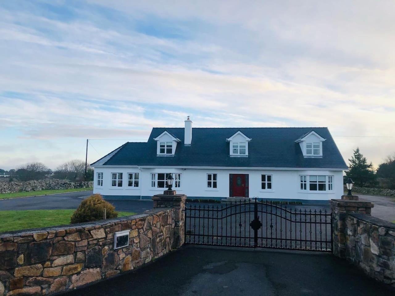 Connemara. 3 Bedroom, 8 Bed, Holiday Home Galway Eksteriør bilde
