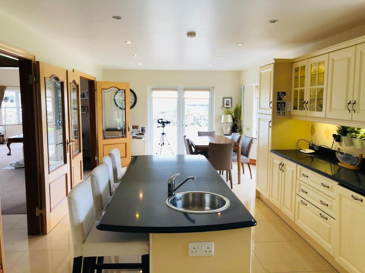 Connemara. 3 Bedroom, 8 Bed, Holiday Home Galway Eksteriør bilde