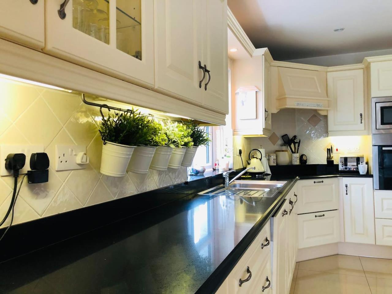 Connemara. 3 Bedroom, 8 Bed, Holiday Home Galway Eksteriør bilde
